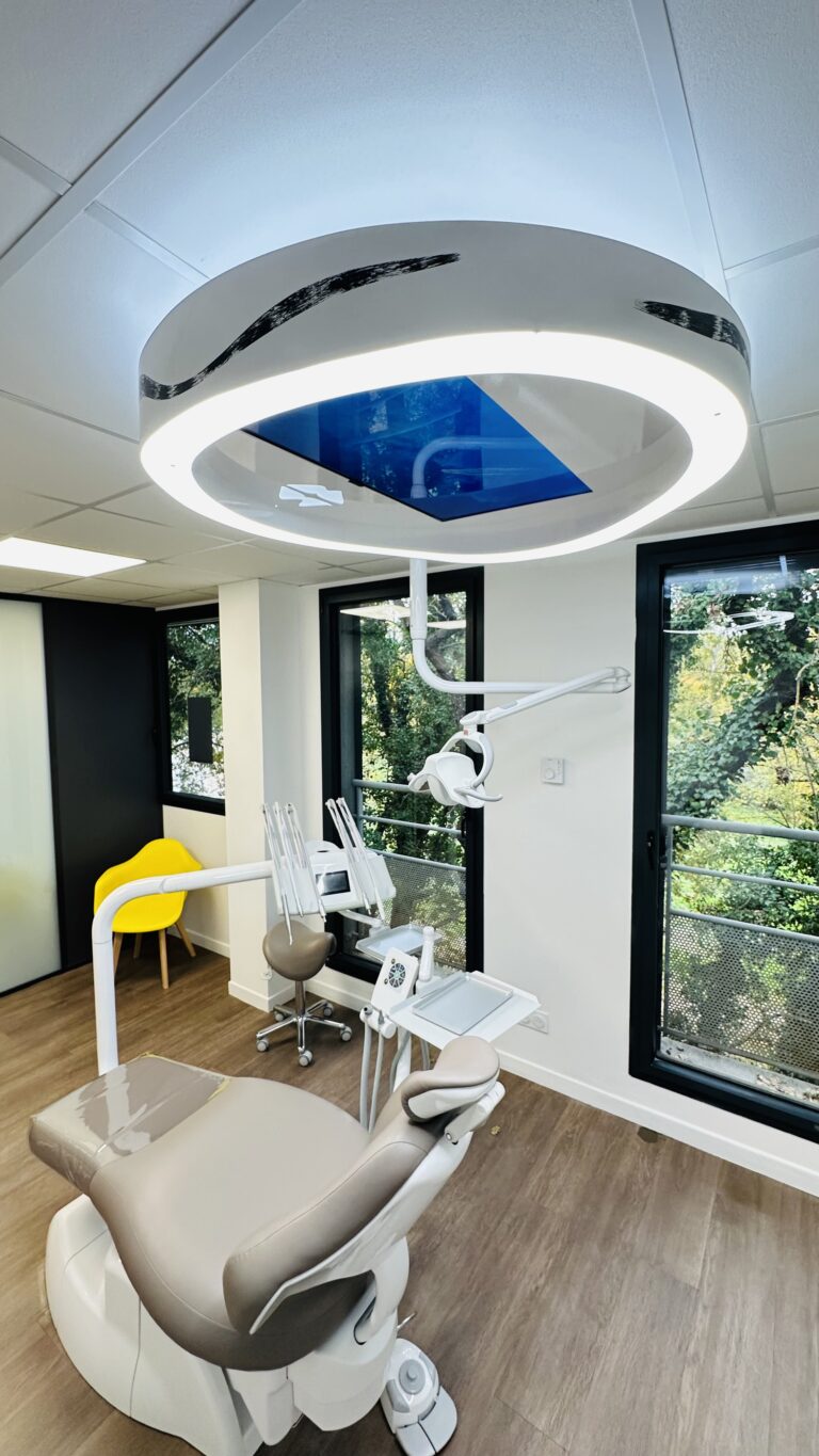 Plafonnier LUMINA au cabinet dentaire rond point de l'Europe