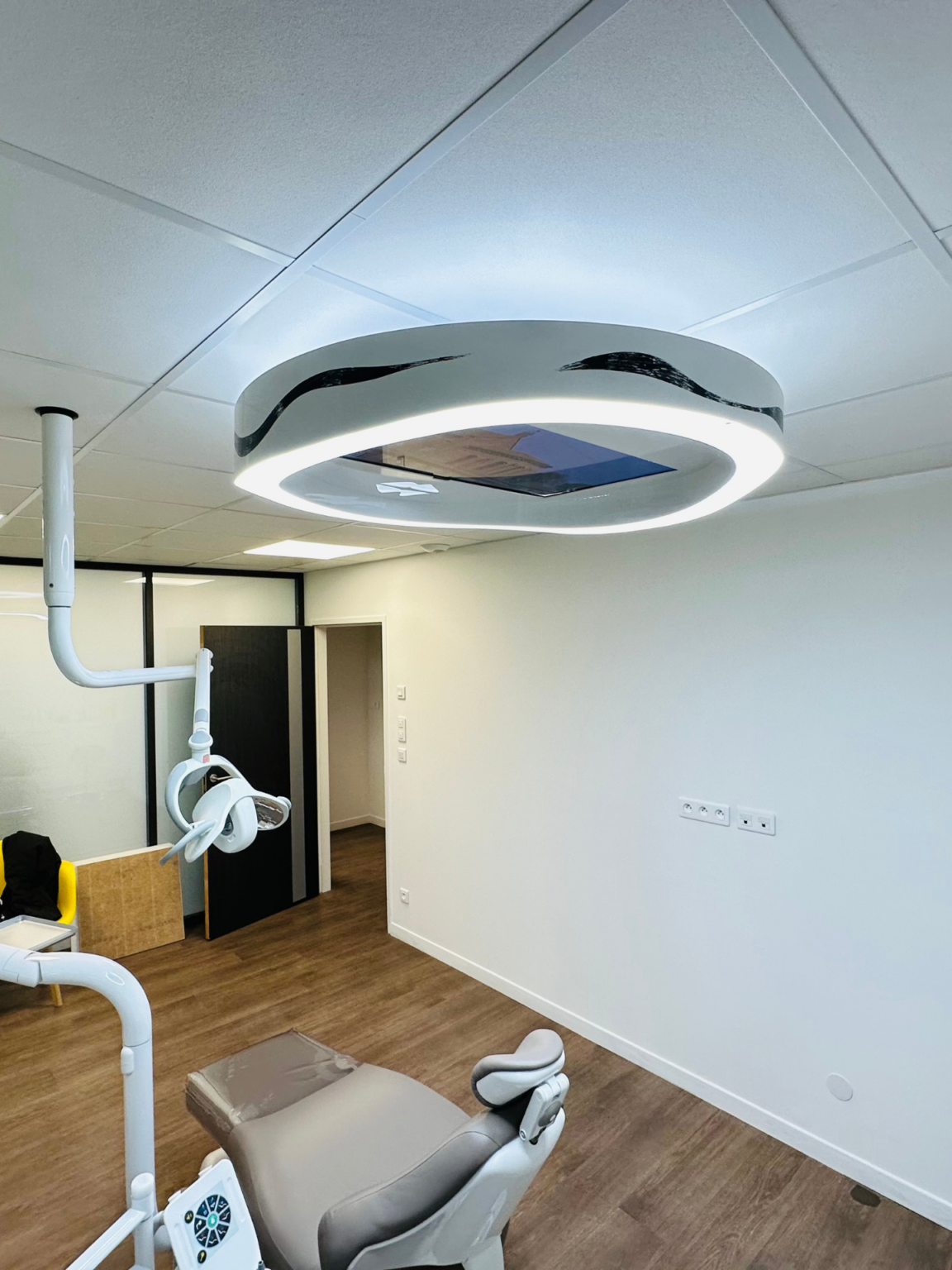 Lumina dentaire Motif installé à fuveau