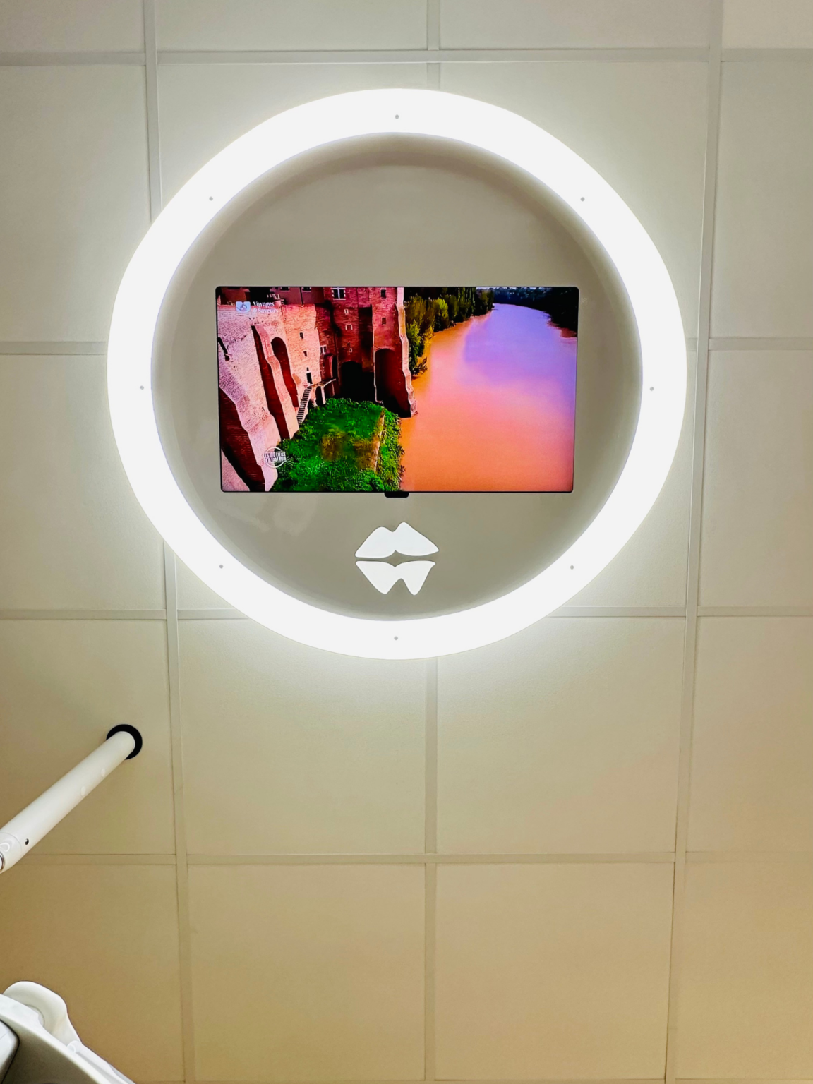 Lumina dentaire Motif installé à fuveau