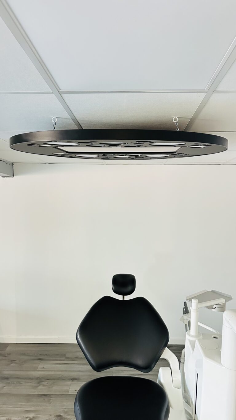 Plafonnier PLATA installé chez ADP 83 à toulon.