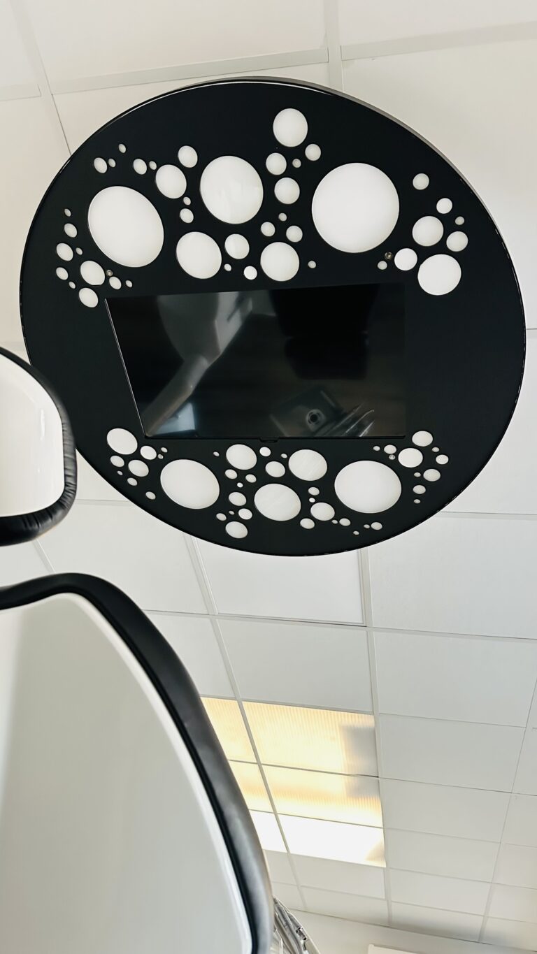 Plafonnier PLATA installé chez ADP 83 à toulon.